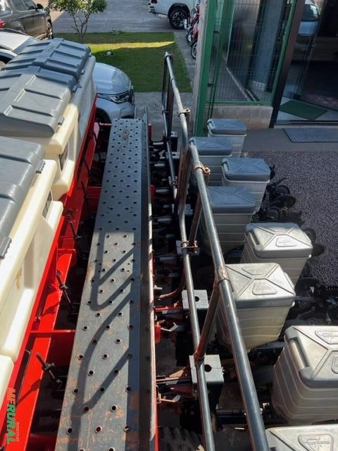 Imagem Plantadeira Semeato Sol Tower 9 linhas Ano 2014 Imagem Plantadeira Semeato Sol Tower 9 linhas Ano 2014