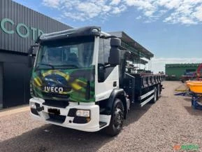 Caminhao Munck Iveco Tector 240E25 ano 11