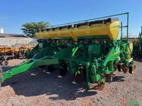 Plantadeira John Deere 1111, 11 linhas ano 2008