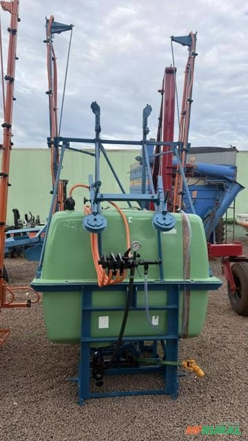 Pulverizador 800 litros Imagem Pulverizador 800 litros