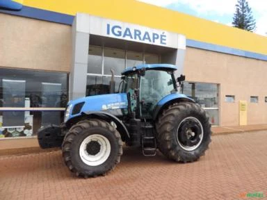 Trator New Holland - T7.245 Cabinado - 4x4 - 213cv