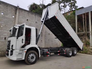 Imagem Caçamba Graneleira com Abertura Lateral e Trazeira Fundo Imagem Caçamba Graneleira com Abertura Lateral e Trazeira Fundo