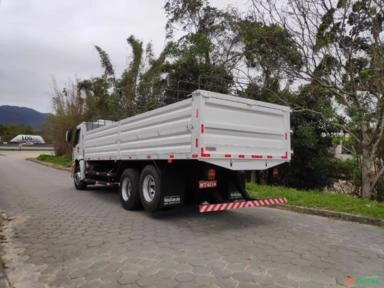 Imagem Caçamba Graneleira com Abertura Lateral e Trazeira Fundo Imagem Caçamba Graneleira com Abertura Lateral e Trazeira Fundo