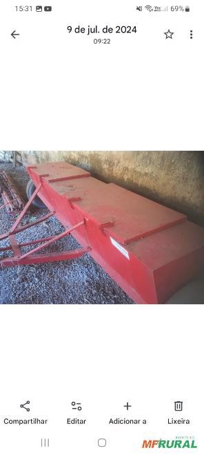 Adubadeira distribuidor de calcário e sementes Imagem Adubadeira distribuidor de calcário e sementes