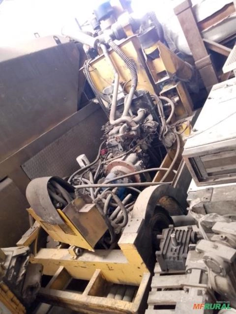 Imagem Máquina Alimentador de minério. Imagem Máquina Alimentador de minério.