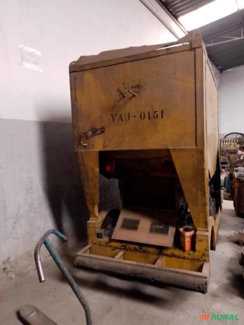 Imagem Máquina Alimentador de minério. Imagem Máquina Alimentador de minério.