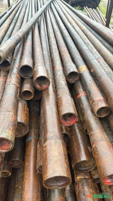 Imagem Tubos de aço carbono usados em bom estado para uso geral em construção e serralheria. Imagem Tubos de aço carbono usados em bom estado para uso geral em construção e serralheria.