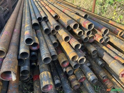 Imagem Tubos de aço carbono usados em bom estado para uso geral em construção e serralheria. Imagem Tubos de aço carbono usados em bom estado para uso geral em construção e serralheria.