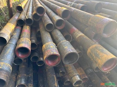 Imagem Tubos de aço carbono usados em bom estado para uso geral em construção e serralheria. Imagem Tubos de aço carbono usados em bom estado para uso geral em construção e serralheria.