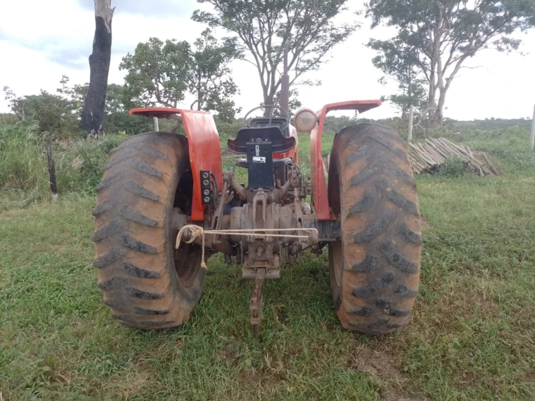 Vendo um trator Massey Ferguson 290