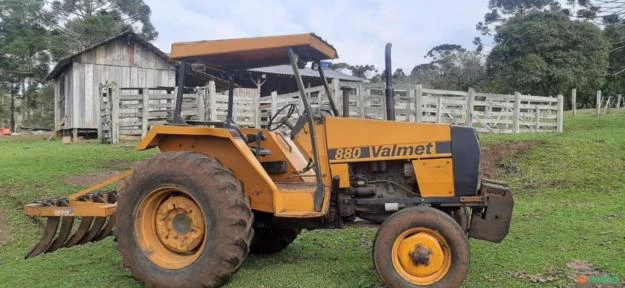 Trator Valtra/Valmet 880  ano 89