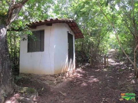 Chácara em Pirenópolis- 2 casas- 2 hectares- 4 km da cidade.
