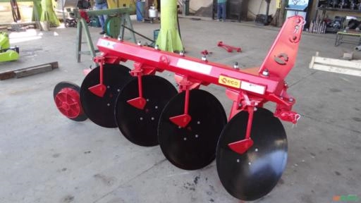 ARADOS DE DISCOS FIXOS COM RODA GUIA Imagem ARADOS DE DISCOS FIXOS COM RODA GUIA