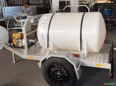 Imagem REBOQUE TANQUE DE ÁGUA 640L Imagem REBOQUE TANQUE DE ÁGUA 640L