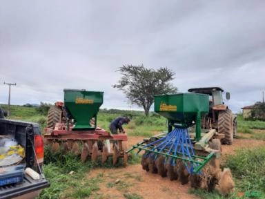 Semeadeira de Capim Buffel e Orocloa Imagem Semeadeira de Capim Buffel e Orocloa