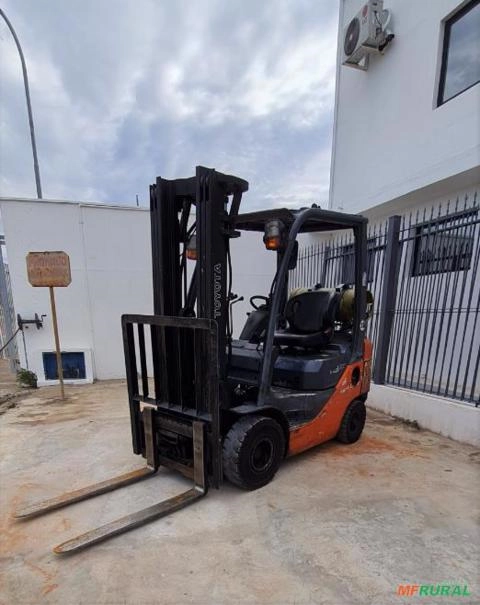 EMPILHADEIRA TOYOTA 1.8 TON Imagem EMPILHADEIRA TOYOTA 1.8 TON
