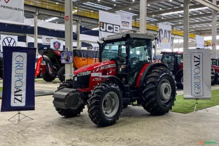 Trator Agrícola Massey Ferguson MF 6713 Cabinado