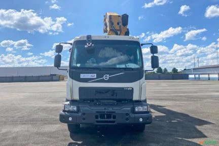 Caminhão Volvo VMX 360 8x4 23/23 Guindaste Canivete 80T e Manipulador 6T