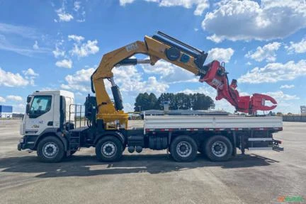 Caminhão Volvo VMX 360 8x4 23/23 Guindaste Canivete 80T e Manipulador 6T