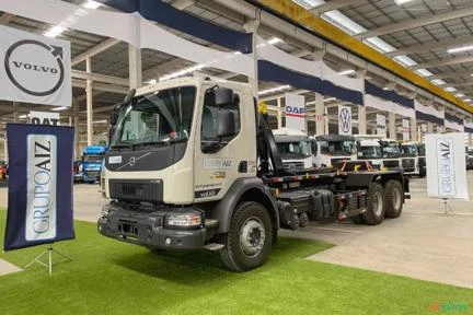 Caminhão Volvo VMX 290 6x4 23/24 Roll Off Rodomavi