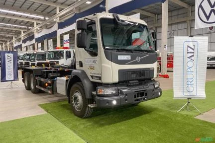 Caminhão Volvo VMX 290 6x4 23/24 Roll Off Rodomavi