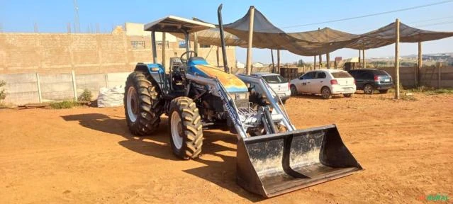 NEW HOLLAND TL 80 COM CONJUNTO FRONTAL PLAINA E PÁ