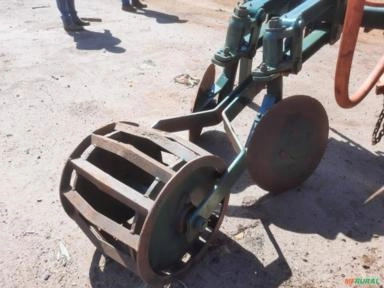 Imagem COBRIDOR DE CANA ASUS 300L DISCOS E ROLO Imagem COBRIDOR DE CANA ASUS 300L DISCOS E ROLO