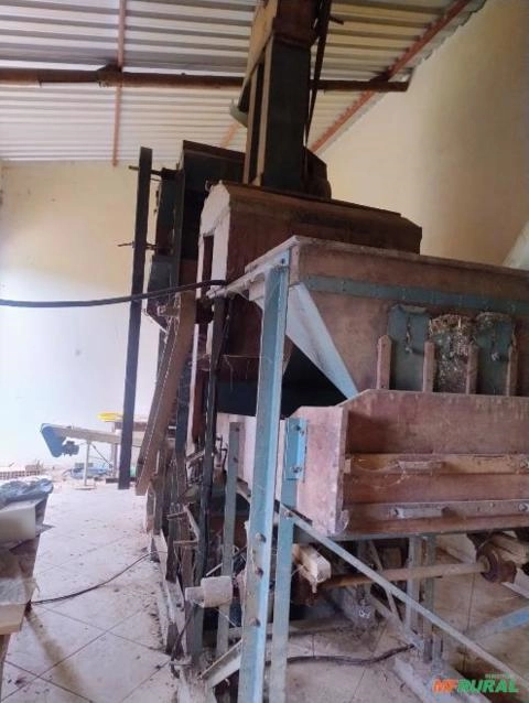 Imagem BENEFICIADORA DE FEIJÃO COM EMPACOTADOR E INVERSOR Imagem BENEFICIADORA DE FEIJÃO COM EMPACOTADOR E INVERSOR