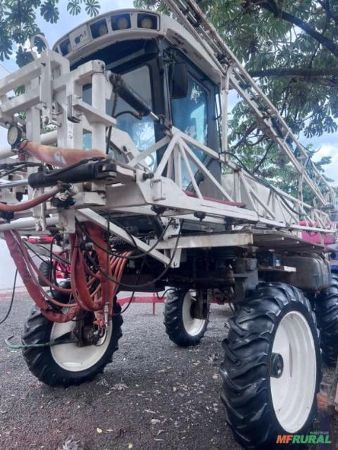 PULVERIZADOR AUTOPROPELIDO SERVSPRAY ANO 2003 3.000 LITROS 27 M DE BARRAS PILOTO E GPS Imagem PULVERIZADOR AUTOPROPELIDO SERVSPRAY ANO 2003 3.000 LITROS 27 M DE BARRAS PILOTO E GPS