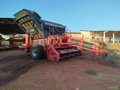 RECOLHEDORA DE AMENDOIM COLOMBO MIAC TWIN MASTER ANO 2020 2 LEIRAS Imagem RECOLHEDORA DE AMENDOIM COLOMBO MIAC TWIN MASTER ANO 2020 2 LEIRAS