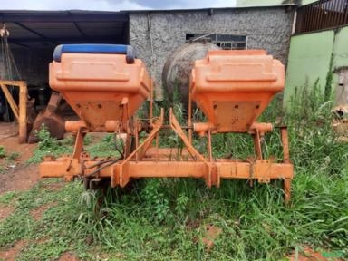 CULTIVADOR DE CANA DMB COM QUEBRA LOMBO E SULCADOR (MOTOR HIDRÁULICO) Imagem CULTIVADOR DE CANA DMB COM QUEBRA LOMBO E SULCADOR (MOTOR HIDRÁULICO)