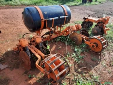 COBRIDOR DE CANA COM APLICADOR DE INSETICIDA DMB ANO 2020 (SEM BOMBA) Imagem COBRIDOR DE CANA COM APLICADOR DE INSETICIDA DMB ANO 2020 (SEM BOMBA)