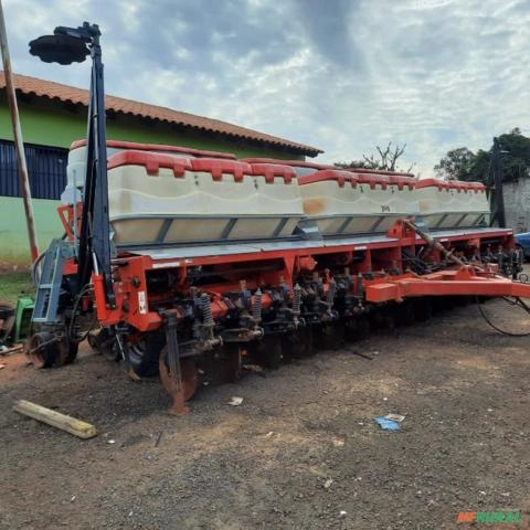 PLANTADEIRA JUMIL MAGNUM 3090 PD 15 LINHAS DE 50 CM PNEUMÁTICA FERTYSTEM Imagem PLANTADEIRA JUMIL MAGNUM 3090 PD 15 LINHAS DE 50 CM PNEUMÁTICA FERTYSTEM