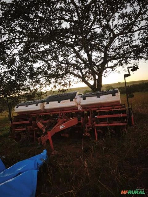 PLANTADEIRA KUHN 1300 ANO 2016 12 LINHAS DE 50 CM (KIT TITANIUM, FERTISYSTEM E SENSOR DE SEMENTES). Imagem PLANTADEIRA KUHN 1300 ANO 2016 12 LINHAS DE 50 CM (KIT TITANIUM, FERTISYSTEM E SENSOR DE SEMENTES).