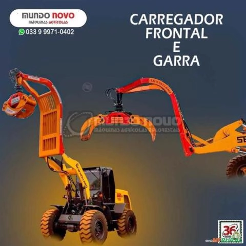 Carregador frontal e garras florestais Imagem Carregador frontal e garras florestais