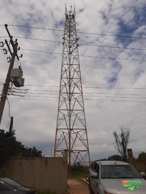 Torre Telecom Triangular Perfil Ômega 42 metros Desativada